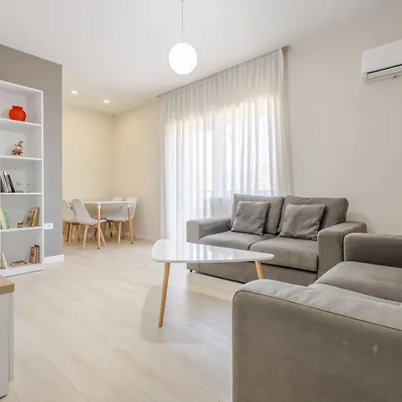 New Bazaar - Steps From Center Apartamento