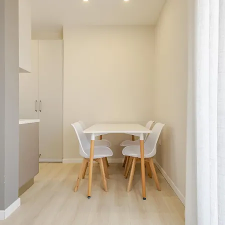 New Bazaar - Steps From Center Apartamento