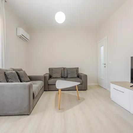 Apartamento New Bazaar - Steps From Center